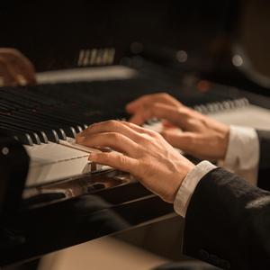 久久久久青草线焦综合
